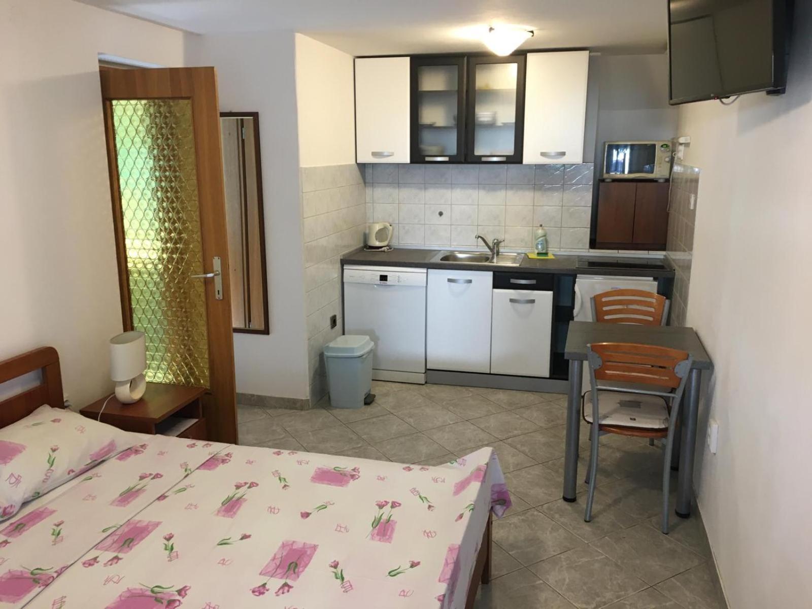Apartments Biserka Punat Oda fotoğraf